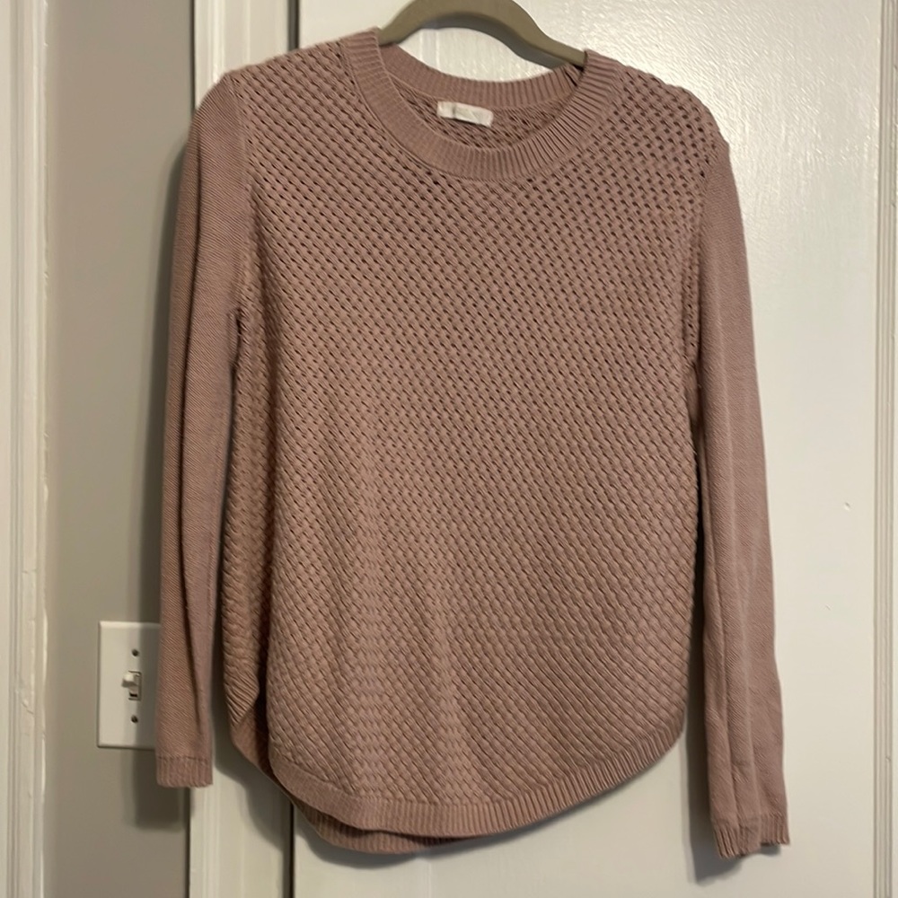 Mauve colored sweater. August Mist. Size S